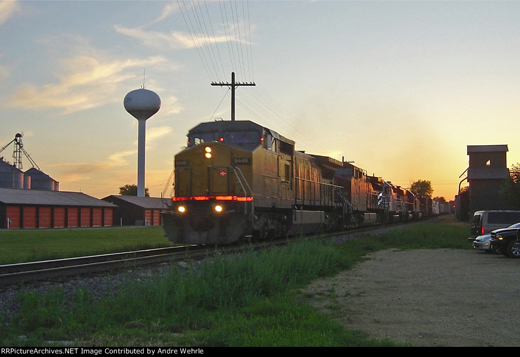 UP 9446 speeds the CP flood detour toward Chicago as the sun sets